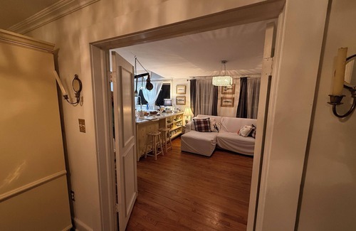 Port Jefferson Appartement | Historic Beautifully Preserved 1800’s Retreat - Large 1bd Apt in PJ Village
