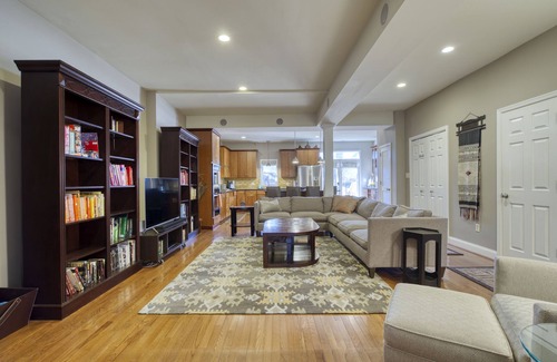 Kingman Park Maison | Historic Capitol Hill home near restaurants, shops, public transit, and parks!