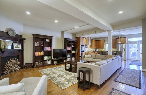 Kingman Park Maison | Historic Capitol Hill home near restaurants, shops, public transit, and parks!
