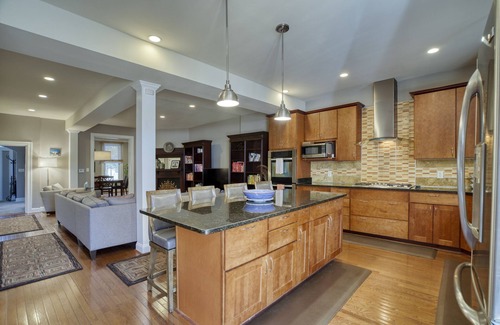 Kingman Park Maison | Historic Capitol Hill home near restaurants, shops, public transit, and parks!