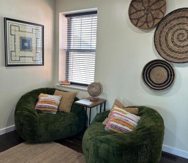 The Gate Maison | Historic Carriage House Near Attractions