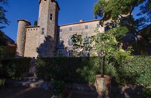 Agel Autre | château historique en Languedoc,18 pers, parc de 2 ha avec piscine tennis
