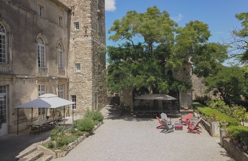 Agel Autre | château historique en Languedoc,18 pers, parc de 2 ha avec piscine tennis