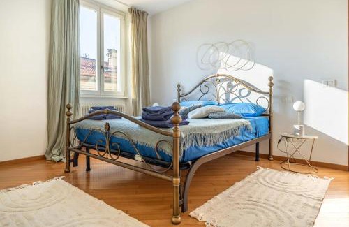 Trento Old Town Appartement | HISTORIC CENTER VIEW - 2 minutes from the Castle & Private Free Parking- Fast Wifi Historical Palace
