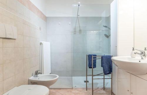 Trento Old Town Appartement | HISTORIC CENTER VIEW - 2 minutes from the Castle & Private Free Parking- Fast Wifi Historical Palace