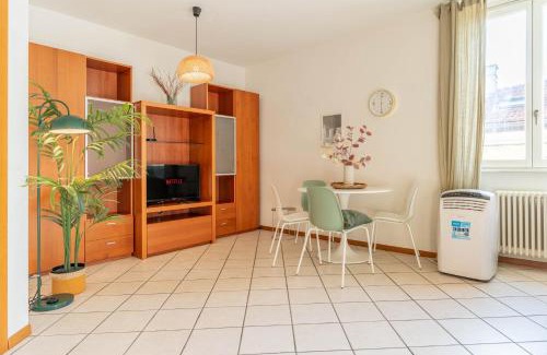 Trento Old Town Appartement | HISTORIC CENTER VIEW - 2 minutes from the Castle & Private Free Parking- Fast Wifi Historical Palace