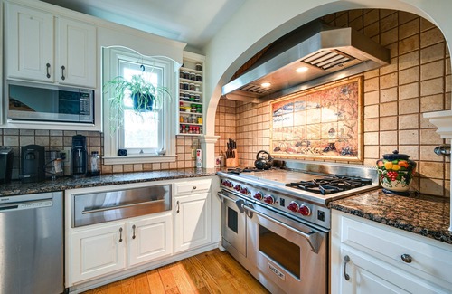 Chambersburg Maison | Historic Chambersburg Home w/ Pool + Game Rooms!