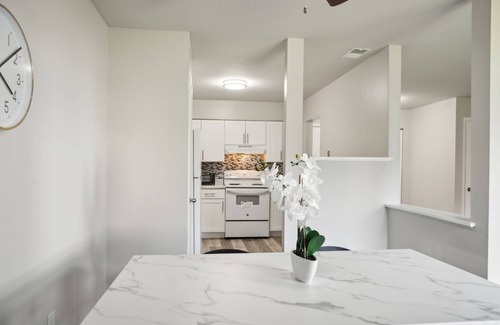 Edgemoor Appartement | Historic Charm Meets Modern Comfort: The Chateau