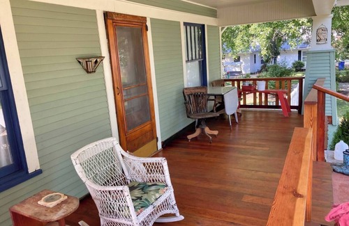 Brookfield Cottage | Historic Charm - Modern Amenities
