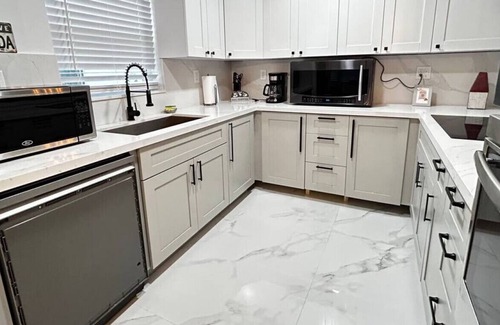 Hendricks and Venice Isles Maison | Historic Charm?5 min beach/Las Olas 15 airport