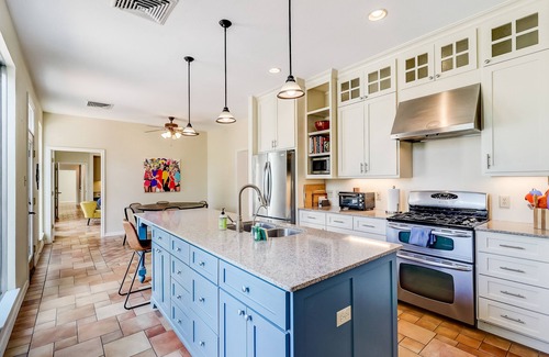 Oak Park - Northwood Maison | Historic charmer with a pool, gardens, gym, & game room- dogs ok