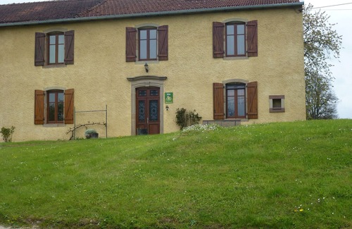 Serocourt Cottage | Charmant gîte historique avec terrasse, salle de jeux, et recharge électrique – proche Vittel & Contrexéville