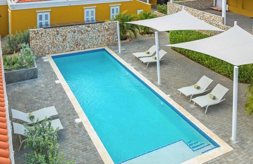Koralengebied Villa | Historic City Villa - Pool, Garden & Authentic Charm in Willemstad