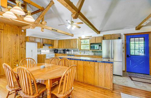 Rucker Maison | Historic Clark Cabin with Deck and Fishing Pond Access