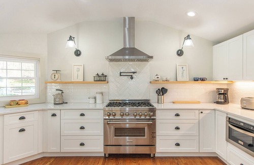 Mendham Maison | Historic Cottage with Private Pond & Pool on 5 Acres