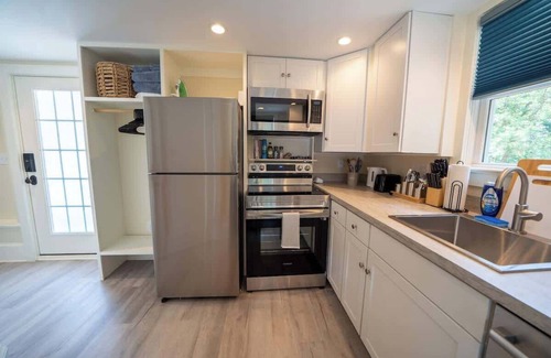 Old Southwest Cottage | Historic Carriage House in Old Southwest - Downtown - Safe - Cozy