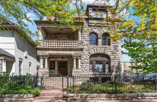 Uptown Appartement | Historic Denver Apt Steps From Fillmore Theatre