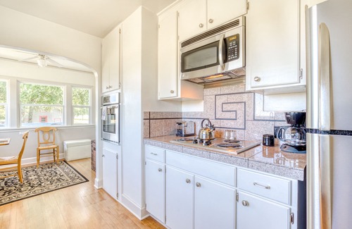 McMinnville Maison | Dog-friendly, maison historique w / antiquités, près de dégustation de vin!