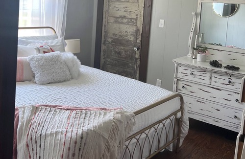 Como Maison | Historic downtown Como MS on the MS Blues trail…Minutes from famous Steakhouse,