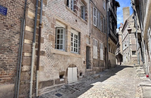 Moulins Appartement | Duplex de charme au cœur historique de Moulins avec équipements modernes et literie incluse
