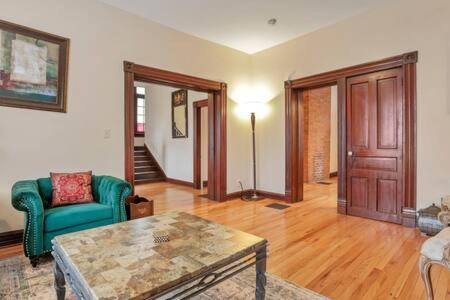 Olde Towne East Maison | Historic Elegance Retreat - Columbus Downtown