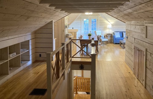 Palmer Lake Maison | Historic Estemere Mansion Carriage House! Perfect for reunions and events!