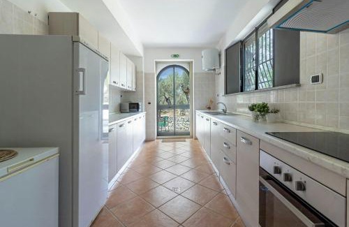 Roccella Jonica Maison | Historic Farmhouse Among Olive Groves Near The Sea
