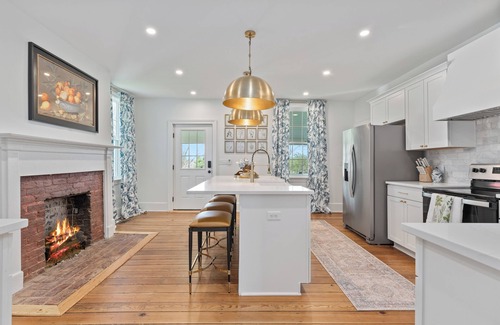 Bowling Green Maison | Historic Farmhouse Mansion w/8 working fireplaces