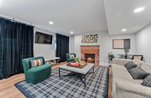 Bowling Green Maison | Historic Farmhouse Mansion w/8 working fireplaces