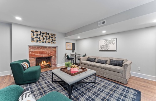Bowling Green Maison | Historic Farmhouse Mansion w/8 working fireplaces