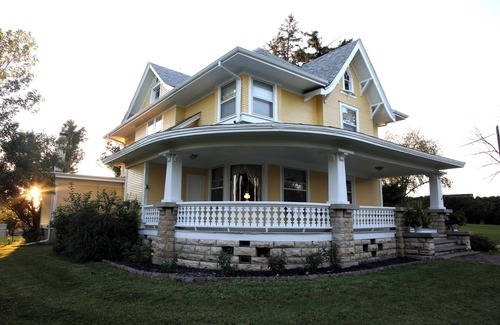 Marion Maison | Historic farmhouse on an acreage in Marion