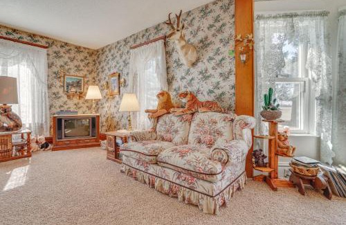 Polk County Maison | Historic Farmhouse with Fire Pit Pet Friendly!