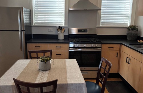 Brighton Park Appartement | Historic feel, Modern comfort Walk to parks and food in beautiful Chicago