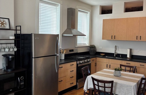 Brighton Park Appartement | Historic feel, Modern comfort Walk to parks and food in beautiful Chicago