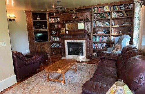 South Gibson Maison | Historic former bed and breakfast - 15 min to Elk Mountain Ski Resort