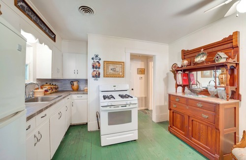 Fort Smith Cottage | Historic Fort Smith Cottage < 1 Mi to Downtown!