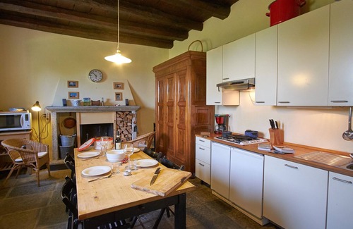 Cissano Maison | Historique maison individuelle de quatre pièces avec vue magnifique sur le lac