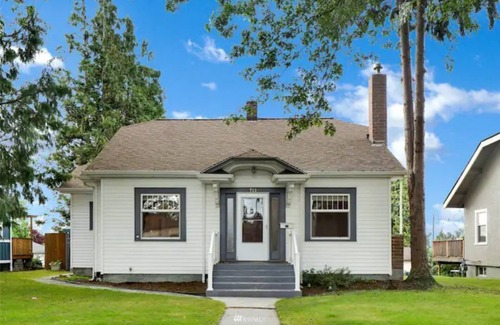 Lynden Maison | Historic Front Street Home