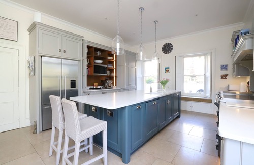 Claverton Maison | Historic Georgian villa, 7 spacious bedrooms, tennis court and minutes from Bath