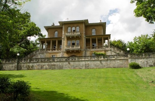 Claverton Maison | Historic Georgian villa, 7 spacious bedrooms, tennis court and minutes from Bath