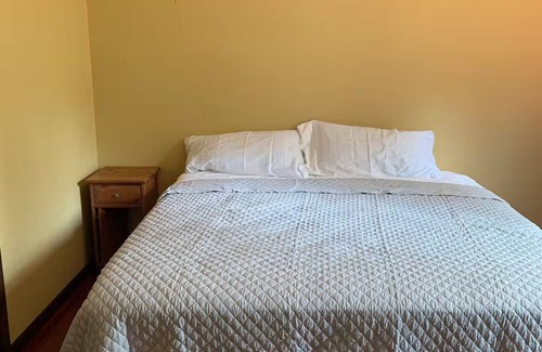 Dixon Lit Et Petit-Déjeuner | "Historic Grand Detour Victorian Home"