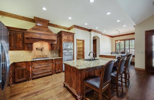 Grapevine Maison | Historic Grapevine 3-bedroom house 4 minutes walk to Historic main street.