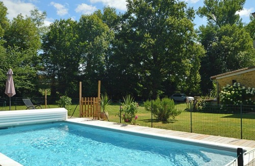 Saint-Medard-d'Excideuil Villa | Historic Holiday Villa with pool, walking distance to the restaurants and shops of Excideuil