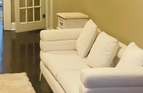 Highland Historic District Maison | Historic home near Military Base/Colleges & 10 min to LA Boardwalk/sleeps 16-18.