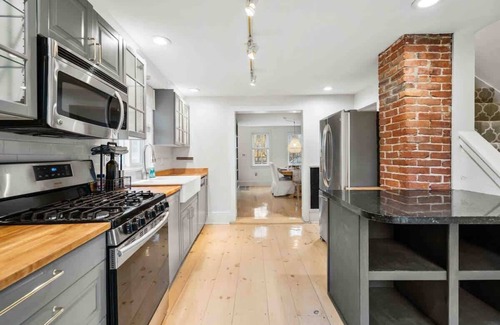 Newburyport Maison | Historic home w/ charming courtyard