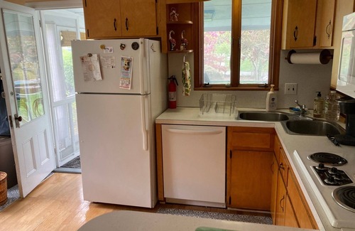 Port Jefferson Maison | Historic home walking distance to downtown, the harbor, and restaurants!