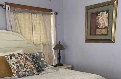 Thomas Maison | Historic Home with hard wood and charm room for the entire family.