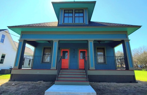 Shiner Maison | Historic Home with Whimsical Theme located 3 blocks from Shiner Brewery