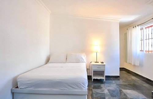 Zona Colonial Hôtel | Historic Hotel: 1BD/1BA Vintage Room with Colonial Character & Modern Amenities