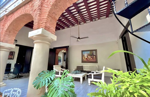 Zona Colonial Hôtel | Historic Hotel: 1BD/1BA Vintage Room with Colonial Character & Modern Amenities